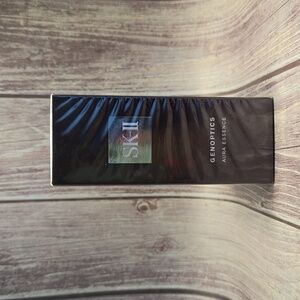 SK-II NIB sealed GenOptics Aura Essence Serum 1.67 oz/50ml** Box roughed up